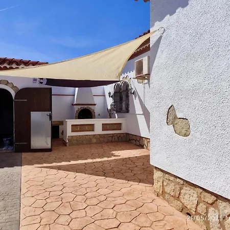 Casa Con Piscina Y Barbacoa Holiday home
